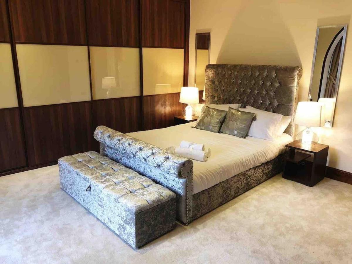 Beautiful 4-Bed Villa In Глазгоу Екстериор снимка