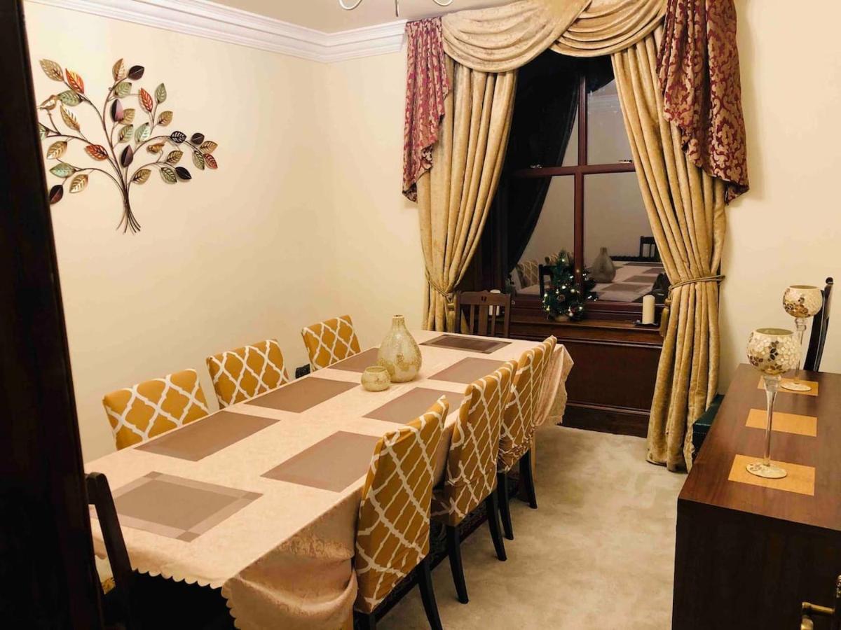 Beautiful 4-Bed Villa In Глазгоу Екстериор снимка