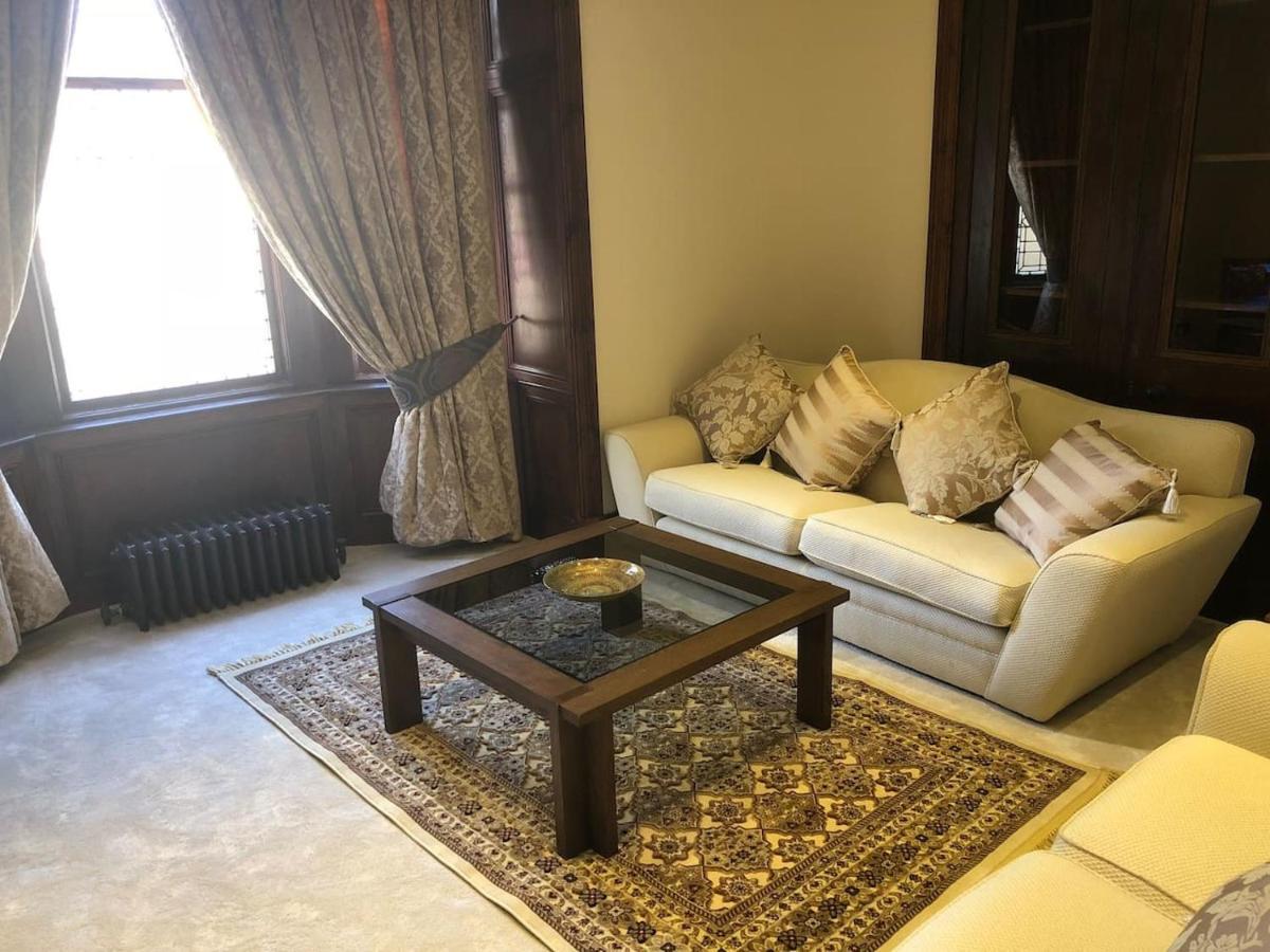Beautiful 4-Bed Villa In Глазгоу Екстериор снимка