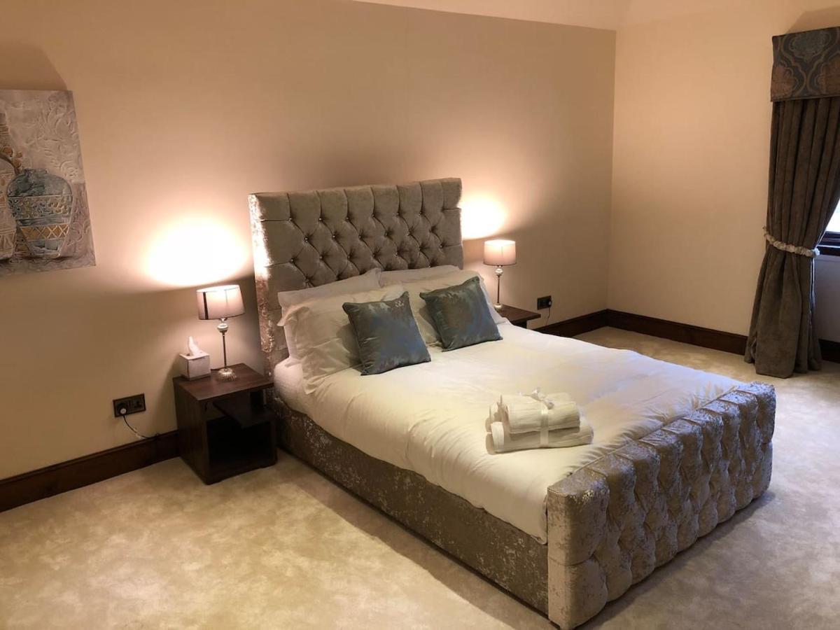 Beautiful 4-Bed Villa In Глазгоу Екстериор снимка