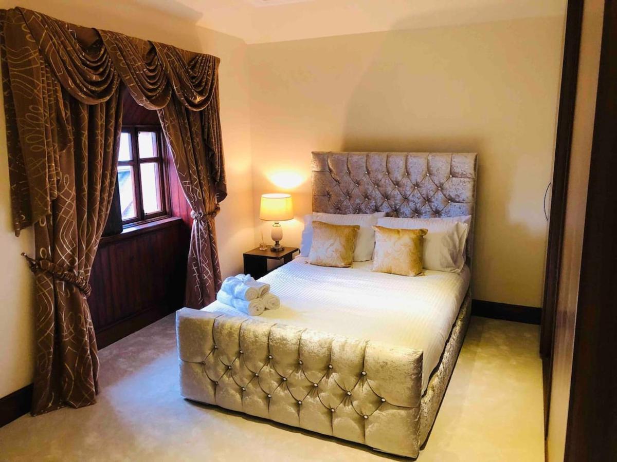 Beautiful 4-Bed Villa In Глазгоу Екстериор снимка