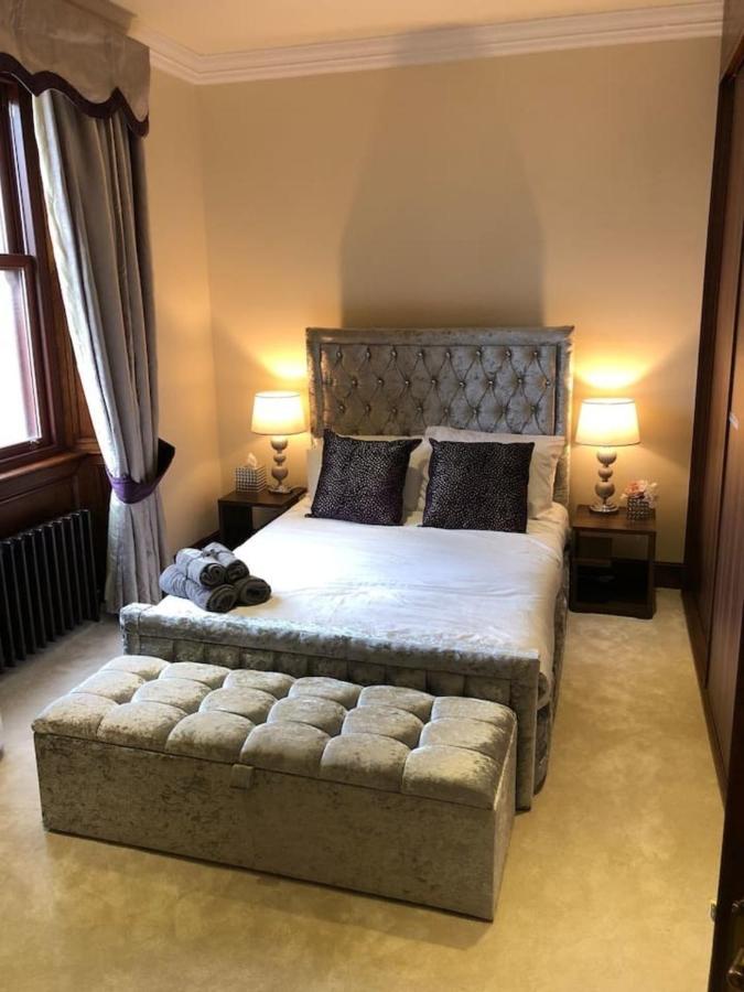 Beautiful 4-Bed Villa In Глазгоу Екстериор снимка